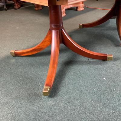 Lot 339 | Large 8-Leg Table