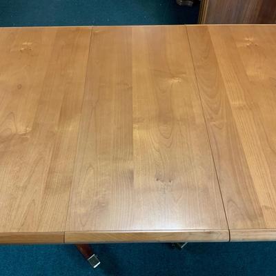 Lot 339 | Large 8-Leg Table