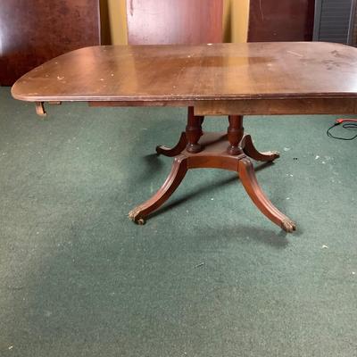 Lot 343 | Dining Table Unique Base