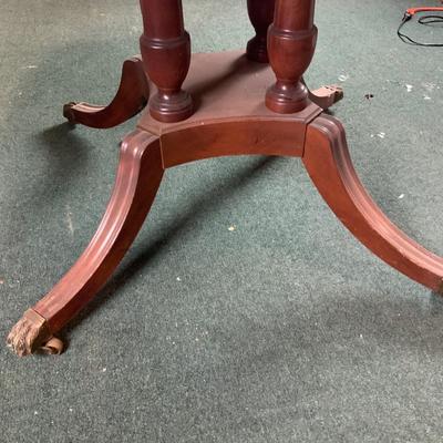 Lot 343 | Dining Table Unique Base