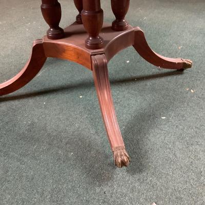 Lot 343 | Dining Table Unique Base