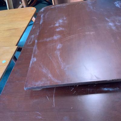 Lot 346 | Dark Wood Table | 1 Leaf