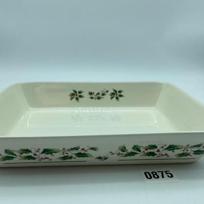 Royal Limited Holly 12 1/2â€x 9 casserole