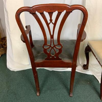 Lot 372 | Set of 5 of Dining Chairs
