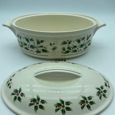 Royal Limited Holly oval covered casserole
