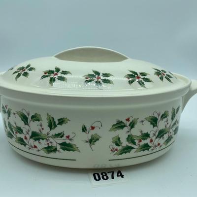 Royal Limited Holly oval covered casserole