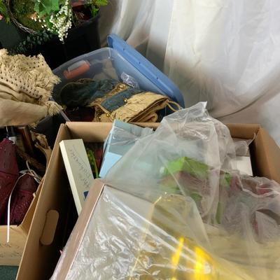 Lot 377 | Miscellaneous Holiday Decor