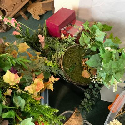 Lot 377 | Miscellaneous Holiday Decor