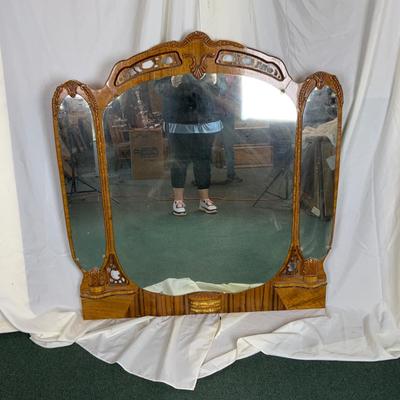 Lot 379 | Elegant Tri-Mirror