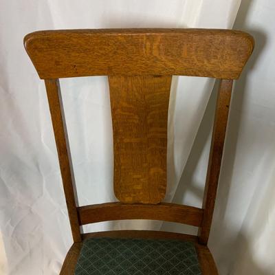 Lot 388 | Lot of 4 Mis-Matched Oak Chairs