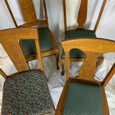 Lot 388 | Lot of 4 Mis-Matched Oak Chairs