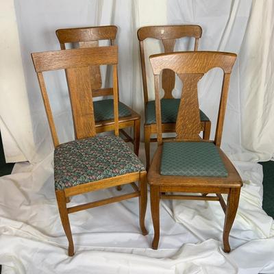 Lot 388 | Lot of 4 Mis-Matched Oak Chairs