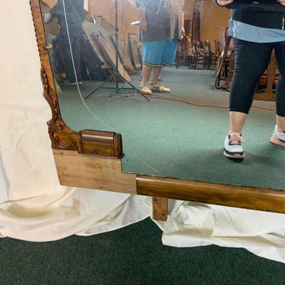 Lot 402 | Elegant Vanity Mirror