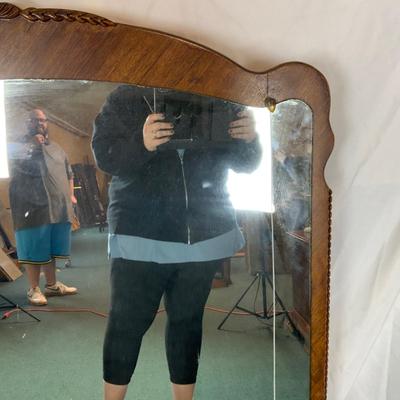 Lot 402 | Elegant Vanity Mirror
