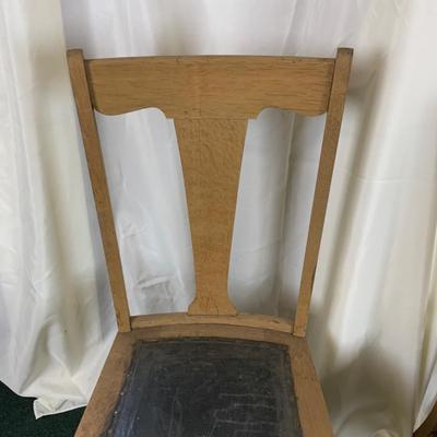 Lot 429 | Mis-Matched Oak Chairs