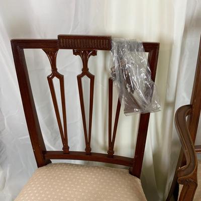Lot 430 | Set of 4 Dining Chairs