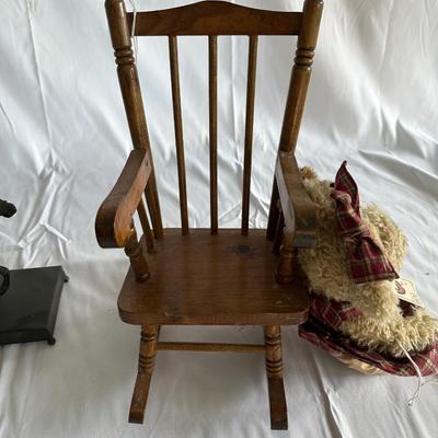 Vintage teddy bears with chair