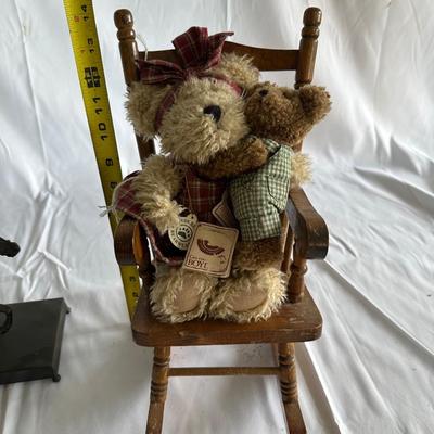 Vintage teddy bears with chair