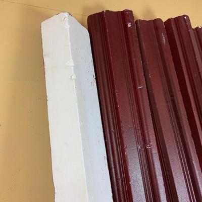 Lot 543 | 7 Pieces of Styrofoam Crown Molding