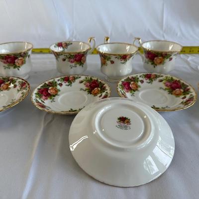 Royal Albert Old Country Roses 8 Teacups and Saucers