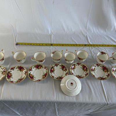 Royal Albert Old Country Roses 8 Teacups and Saucers