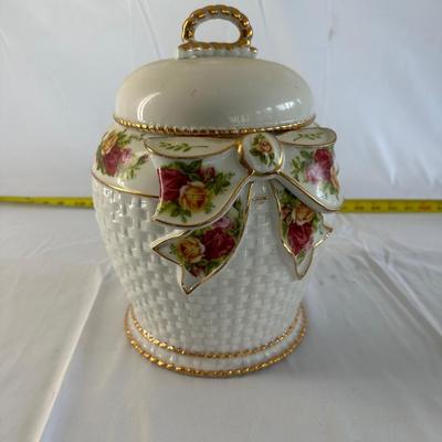 Royal Albert China Old Country Roses Biscuit Box