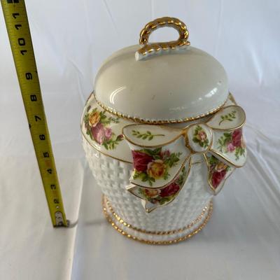 Royal Albert China Old Country Roses Biscuit Box