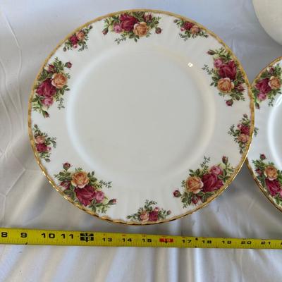 Royal Albert Old Country Roses 11 dinner Plates