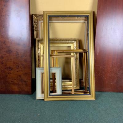 Lot 469 | Assortment of Vintage and Antique Frames