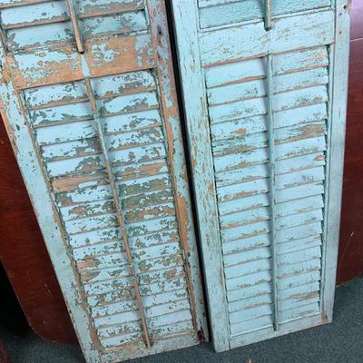 Lot 473 | Two Shorter Chippy Pint Shutters
