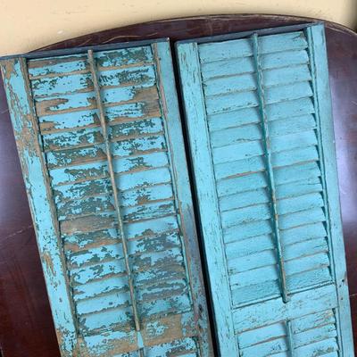 Lot 473 | Two Shorter Chippy Pint Shutters
