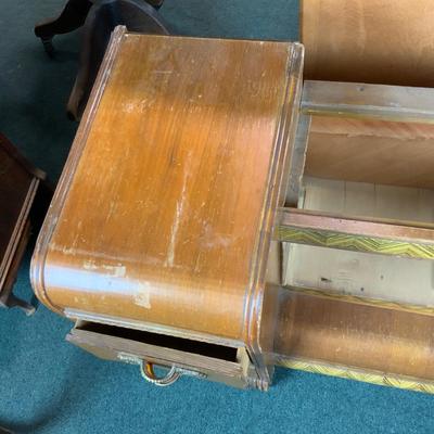 Lot 480 | Art Deco Vanity