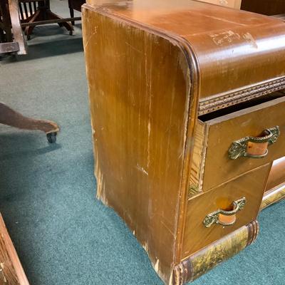 Lot 480 | Art Deco Vanity