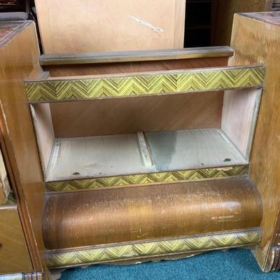 Lot 480 | Art Deco Vanity
