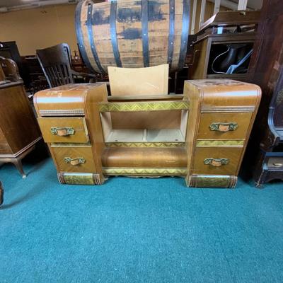 Lot 480 | Art Deco Vanity