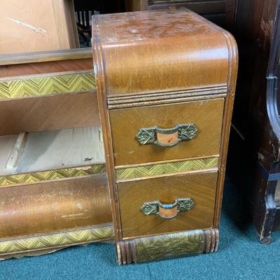 Lot 480 | Art Deco Vanity