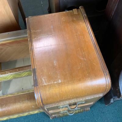 Lot 480 | Art Deco Vanity