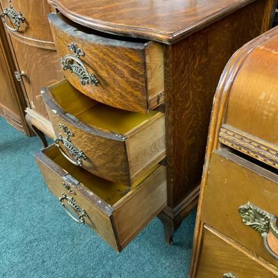 Lot 484 | Oak Vanity with Mirror Frame Set