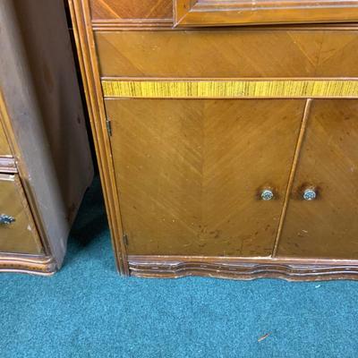 Lot 485 | Art Deco China Cabinet | Bookshelf
