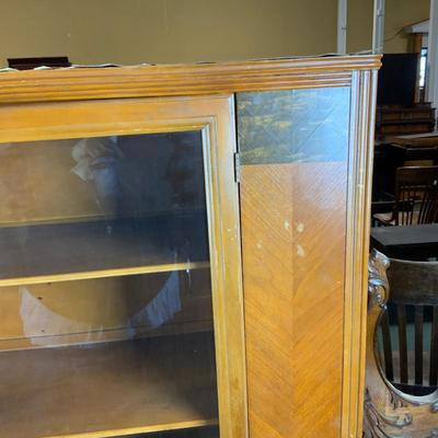 Lot 485 | Art Deco China Cabinet | Bookshelf