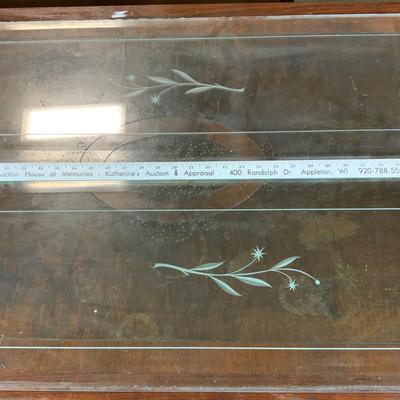 Lot 491 | Two Pieces Etched Glass