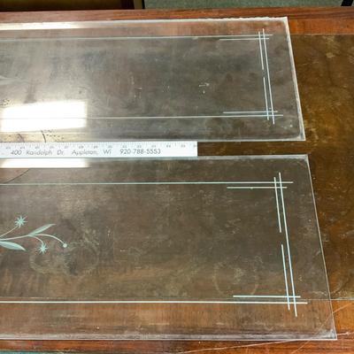 Lot 491 | Two Pieces Etched Glass