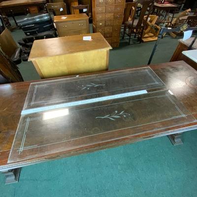 Lot 491 | Two Pieces Etched Glass