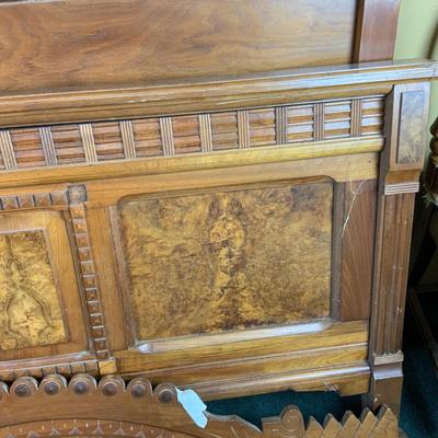 Lot 495 | Victorian Bed with Burled Walnut Panels