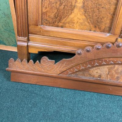 Lot 495 | Victorian Bed with Burled Walnut Panels