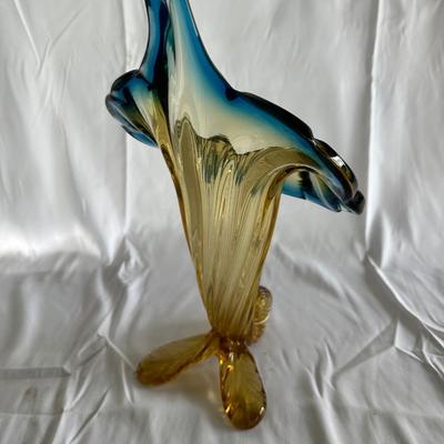 BLOWN GLASS VASE