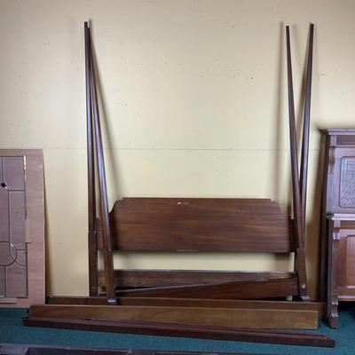 Lot 505 | Ethan Allen Spindle Poster Bed