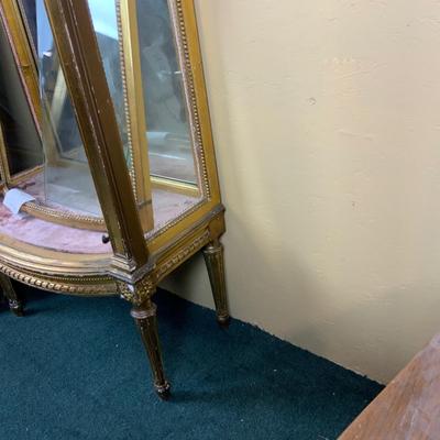 Lot 513 | Gold Curved Front Vitrine