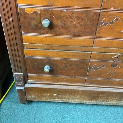 Lot 515 | Eastlake Dresser