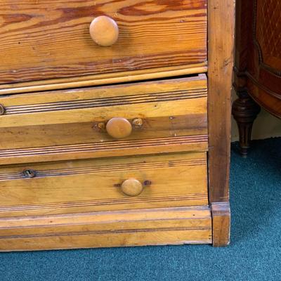 Lot 517 | Pine Chest of Drawers
